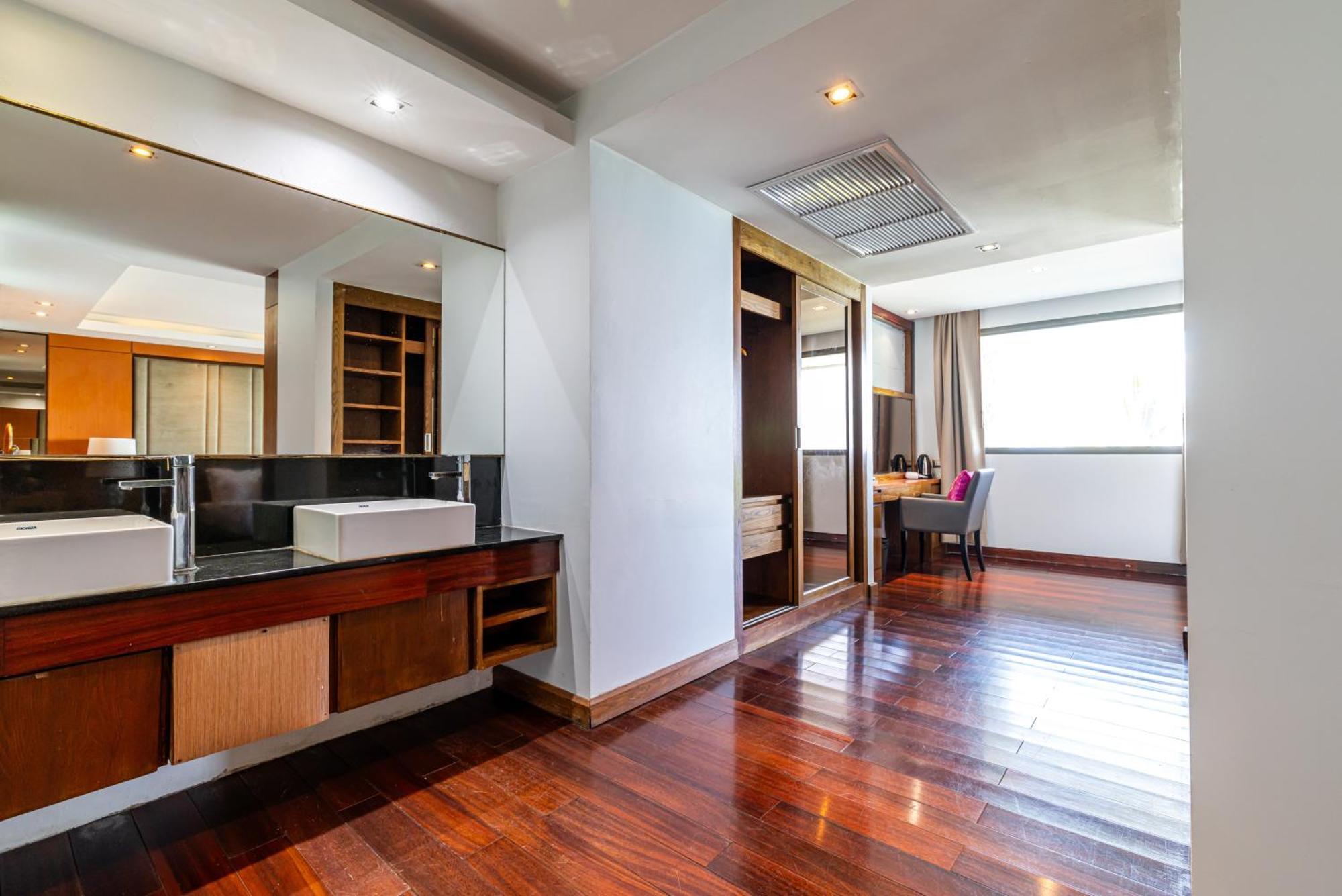 Moonlit Bay Seaview Resort&spa Phuket